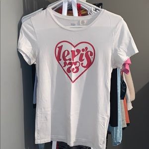 Levi’s tee